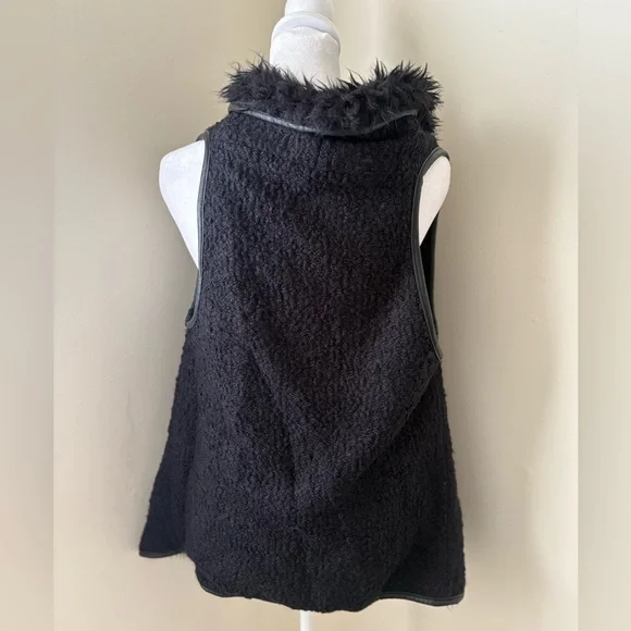 Medium Love Tree Black Teddy Sherpa Open Front Faux Fur Vest - Picture 6 of 12